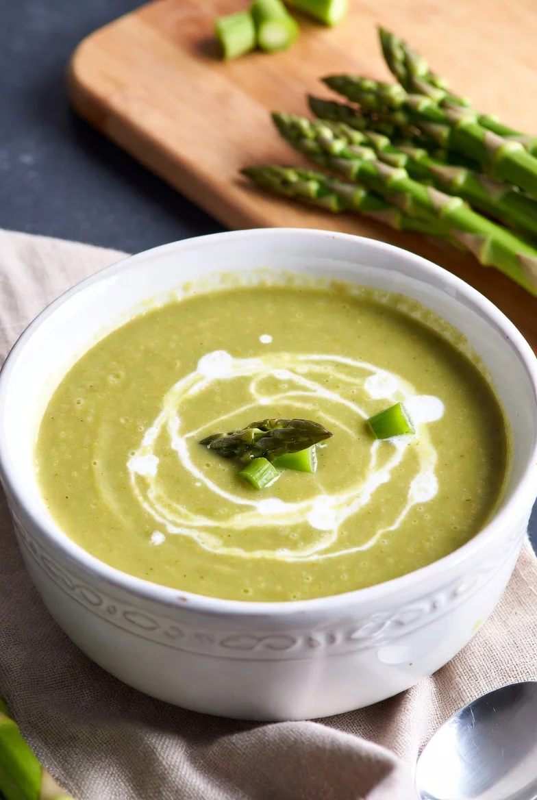 Creamy Asparagus Soup: Quick and Easy Recipe.
