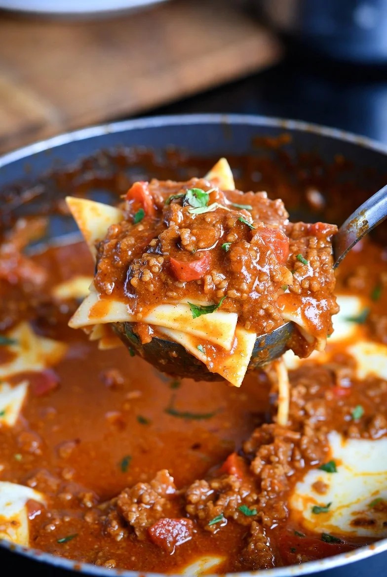 30-Minute One Pot Lasagna Soup for Easy Comfort!